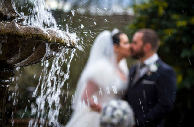 Wedding couple by a fountain